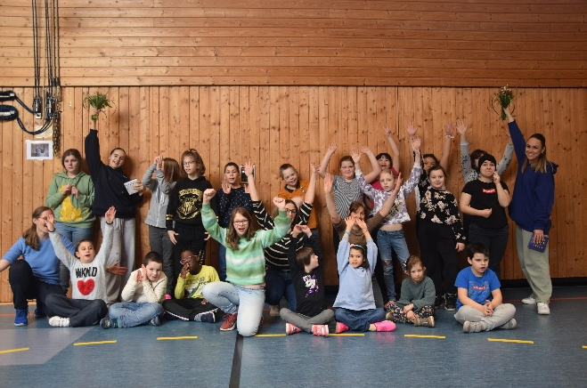 Tanzzentrum Hermann trifft Tanz-AG der Eichenäcker-Schule